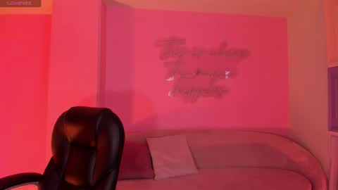 Snapshot of sophiehouston_ chatting on 07/07/26, 02:03 Sophie Houston online show from 07/07/26, 02:03