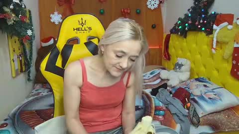 sophiekittyy online show from 01/04/25, 10:38