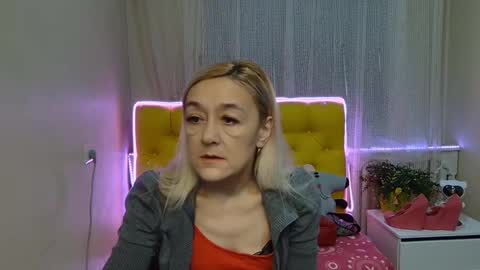 sophiekittyy online show from 01/28/25, 07:32