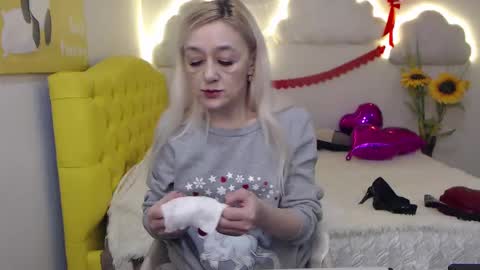 sophiekittyy online show from 02/13/25, 07:24