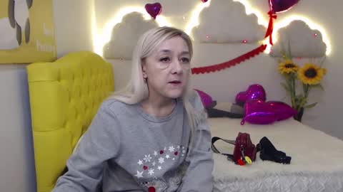 sophiekittyy online show from 02/13/25, 10:34
