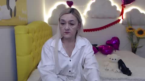 sophiekittyy online show from 02/16/25, 10:32