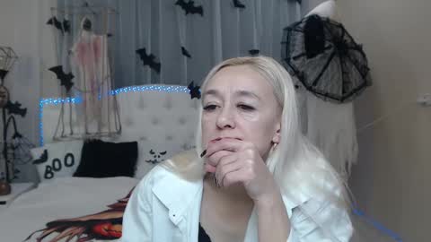 sophiekittyy online show from 10/23/25, 06:56