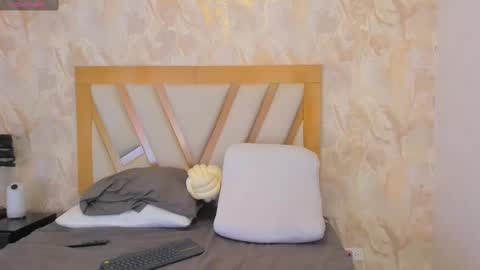 Sophie online show from 02/28/25, 01:36