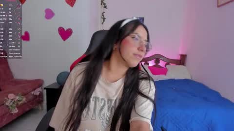 Snapshot of sophielamour chatting on 09/28/25, 10:48 Sophie LAmour online show from 09/28/25, 10:48