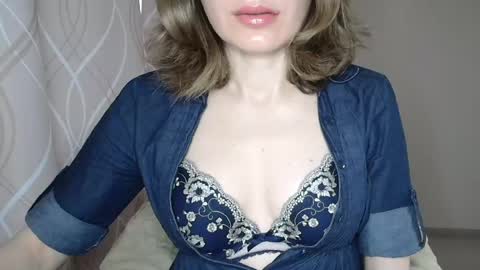 Sophiemisss online show from 05/17/26, 06:22