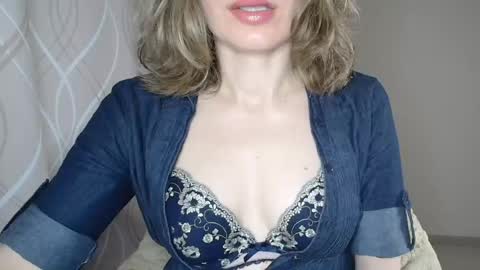 Sophiemisss online show from 05/21/26, 06:20