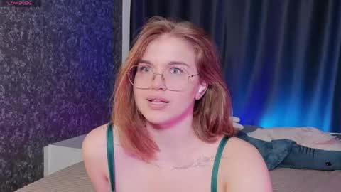 Snapshot of sophiemure chatting on 05/28/26, 08:39 Sophie online show from 05/28/26, 08:39