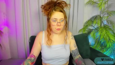 Snapshot of sophiepure chatting on 10/05/25, 08:18 Sophie online show from 10/05/25, 08:18