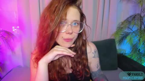 Snapshot of sophiepure chatting on 10/06/25, 09:12 Sophie online show from 10/06/25, 09:12
