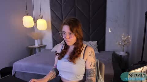 Snapshot of sophiepure chatting on 10/13/25, 09:04 Sophie online show from 10/13/25, 09:04
