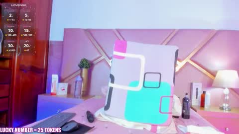 Sophie online show from 11/08/25, 12:38