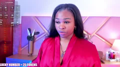 Snapshot of sophiesinclair chatting on 06/17/26, 12:29 Sophie online show from 06/17/26, 12:29