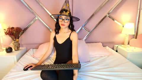 sophievelle online show from 10/10/25, 01:10