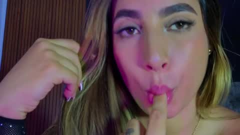 sophiexx__ online show from 04/04/26, 09:45