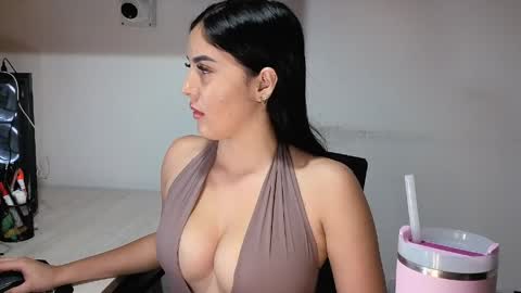 Snapshot of sophiie_blakee chatting on 04/25/26, 12:35 Sophiee online show from 04/25/26, 12:35