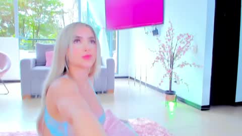 YULITZA online show from 01/24/25, 04:06