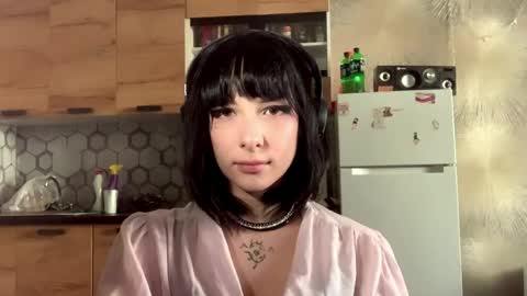 Snapshot of sophynanskaya chatting on 03/21/26, 12:21 Eva online show from 03/21/26, 12:21