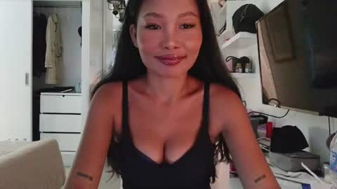 Snapshot of sorabloom chatting on 06/17/26, 04:37 Sora Bloom online show from 06/17/26, 04:37