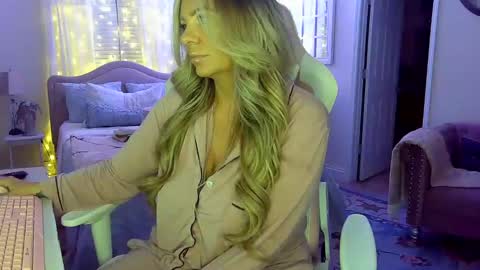 Snapshot of southernbarbii chatting on 01/19/25, 11:45 Your Barbii online show from 01/19/25, 11:45