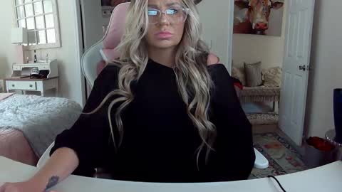 Snapshot of southernbarbii chatting on 02/11/25, 02:57 Your Barbii online show from 02/11/25, 02:57