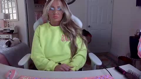 Snapshot of southernbarbii chatting on 02/11/25, 09:14 Your Barbii online show from 02/11/25, 09:14