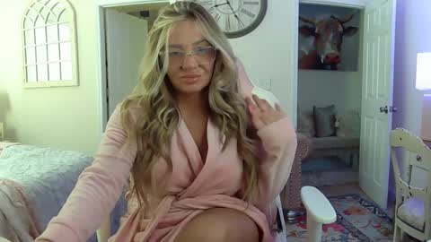 Snapshot of southernbarbii chatting on 02/23/25, 07:07 Your Barbii online show from 02/23/25, 07:07