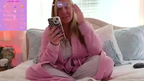 Snapshot of southernbarbii chatting on 10/18/25, 04:30 Your Barbii online show from 10/18/25, 04:30