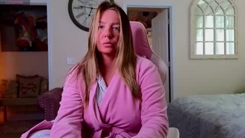 Snapshot of southernbarbii chatting on 10/25/25, 06:35 Your Barbii online show from 10/25/25, 06:35