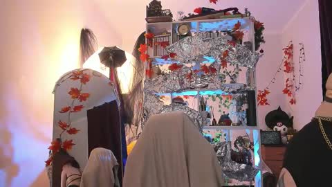 Leah online show from 11/27/25, 06:21