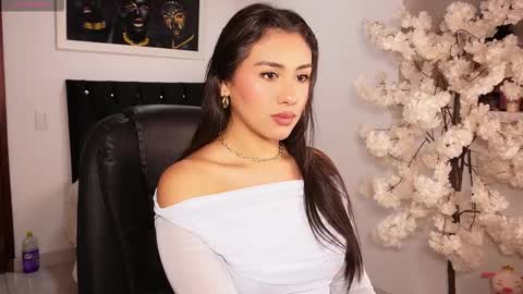 Daniela online show from 11/19/25, 02:33