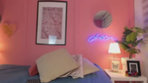 Snapshot of soysaraa_ chatting on 06/11/26, 05:38 Aleja online show from 06/11/26, 05:38