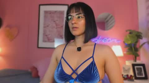 Snapshot of soysaraa_ chatting on 06/13/26, 05:38 Aleja online show from 06/13/26, 05:38