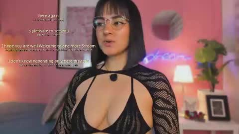 Snapshot of soysaraa_ chatting on 06/17/26, 04:48 Aleja online show from 06/17/26, 04:48