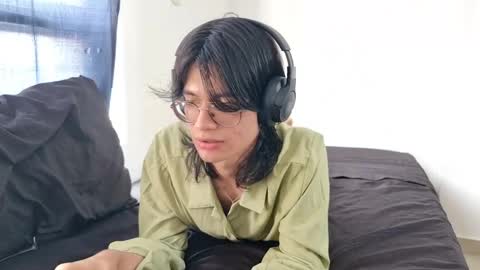 Snapshot of spaiseebuhnaanuh chatting on 03/05/25, 04:02 Roger online show from 03/05/25, 04:02