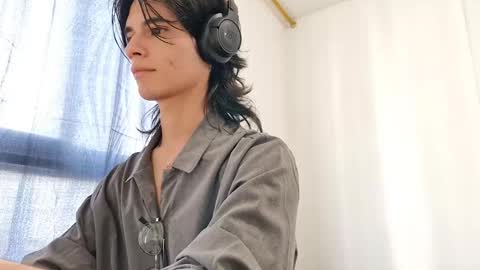 Snapshot of spaiseebuhnaanuh chatting on 03/05/25, 07:27 Roger online show from 03/05/25, 07:27