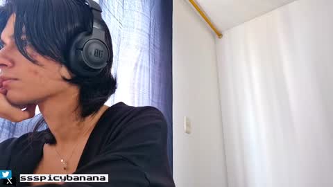 Snapshot of spaiseebuhnaanuh chatting on 03/08/25, 05:11 Roger online show from 03/08/25, 05:11