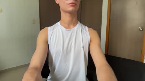 Snapshot of spaiseebuhnaanuh chatting on 09/25/25, 07:50 Roger online show from 09/25/25, 07:50