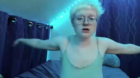 Snapshot of sparkling_water_hate_club chatting on 09/25/25, 05:11 Atticus Pendragon online show from 09/25/25, 05:11