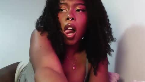 Soleil online show from 11/19/25, 02:06