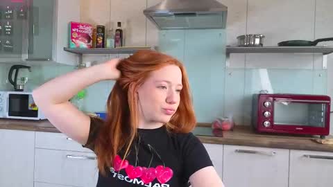 Snapshot of sparky_fox chatting on 05/11/26, 01:22 Nika online show from 05/11/26, 01:22