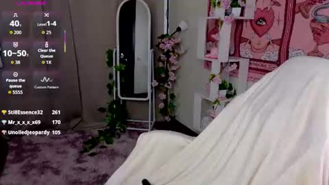 Snapshot of sparky_fox chatting on 07/14/26, 02:05 Nika online show from 07/14/26, 02:05