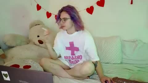 Snapshot of sparkyferret chatting on 07/22/26, 10:01 sparkyferret online show from 07/22/26, 10:01