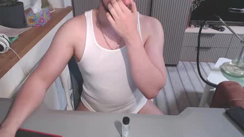 Snapshot of spb78 chatting on 05/06/26, 07:30 Art online show from 05/06/26, 07:30