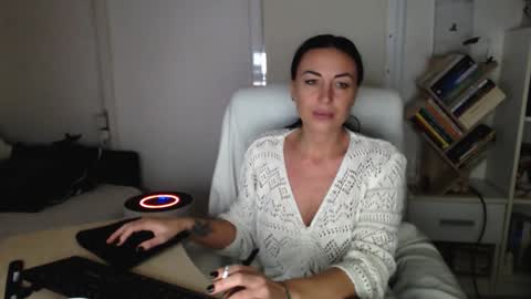 Carla online show from 10/06/25, 03:53