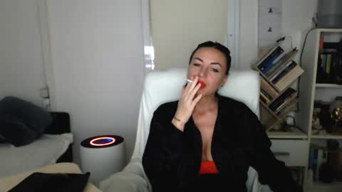 Carla online show from 10/12/25, 03:44