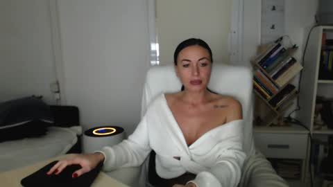 Carla online show from 10/13/25, 04:51