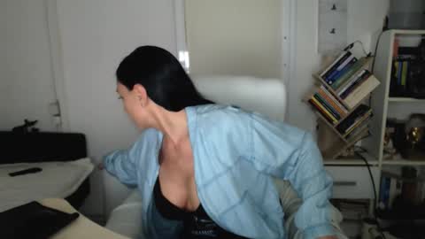 Carla online show from 10/15/25, 04:07