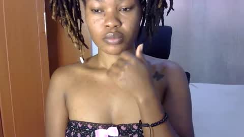 Snapshot of spicy_kerrine chatting on 03/07/25, 08:13 Spicy kerrine online show from 03/07/25, 08:13