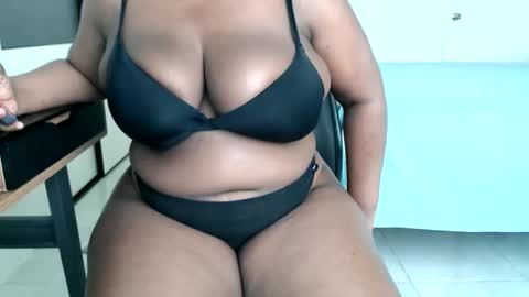 SPICYCHOCSTRAW online show from 02/04/26, 07:31